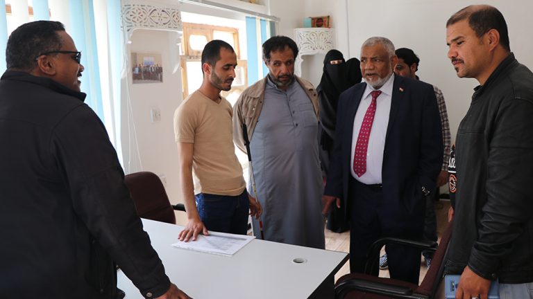 الوزير ضُبيع في زيارة الجمعية اليمنية لرعاية وتأهيل المكفوفين